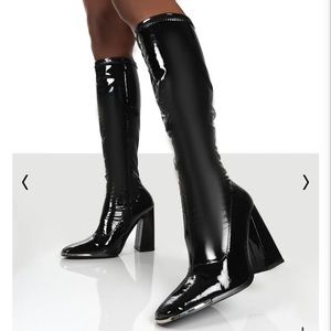 BLACK PATENT WIDE FIT KNEE HIGH BLOCKED HEELED BOOTS